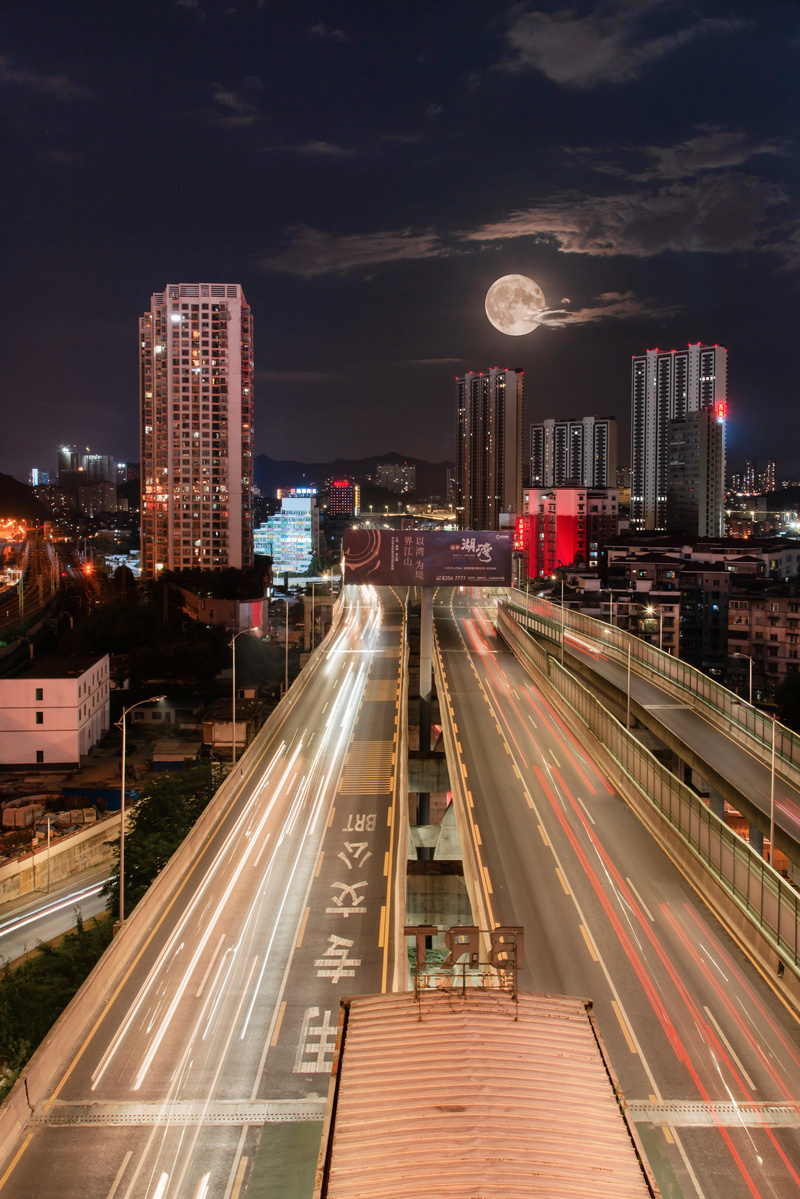 赢博体育app：榆见文明”大讲堂“走进光影定格春景”手机摄影讲座点亮你的朋友圈！